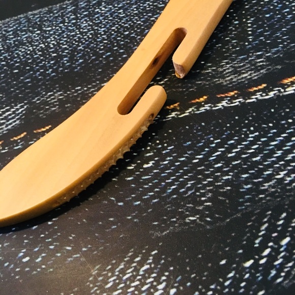 Set of 12 wooden hangers - Picture 2 of 3